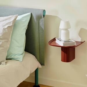AB703-B510_Rel Tamoto_Bed_Linara_499_headboard_mint_turquoise_powder_coated_frame_Korpus_Shelf_S_brick_red_Apollo_Portable.jpg