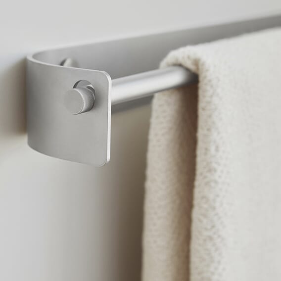 3325-1 F&R_Arc_Towel_Bar_Single_Steel_enviroment_detail.jpg