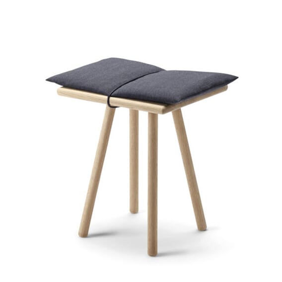 S1930301 S1930301 Georg Stool, Oak 02_1.jpg