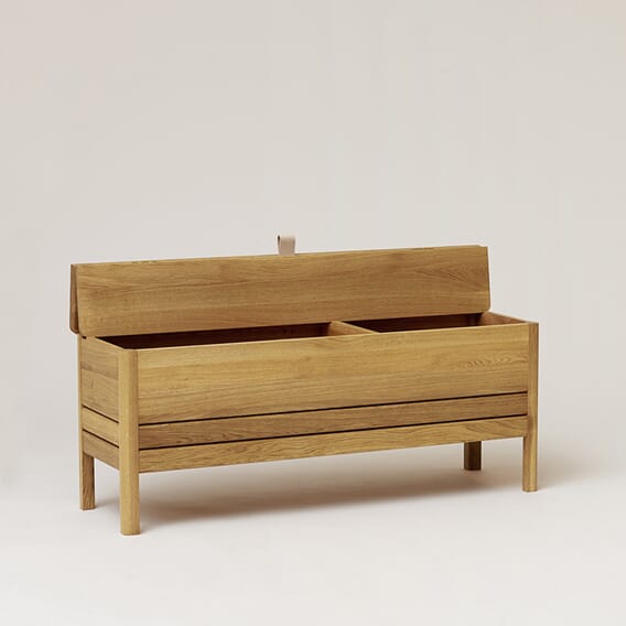 2135-111 F&R_A-Line_Storage-Bench-oak_perspective-open.jpg