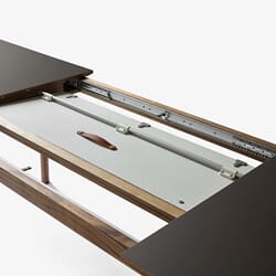 20930096_Rel Patch_HW2_Oiled_walnut_Fenix_Cacao_Orinoco_amp_Brass_Extension_Close_up.jpg