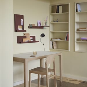 folded-shelves-deep-red-workshop-table-130-warm-grey-linoleum-oak-workshop-chair-post-wall-lamp-silent-11-clear-raise-muuto-org.jpg