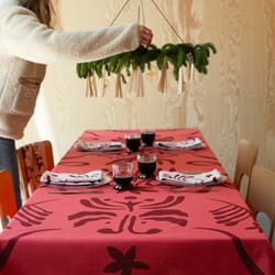 Bordduk Høytid Rød 147x250