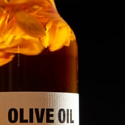Olive Oil Garlic (105790102).jpg