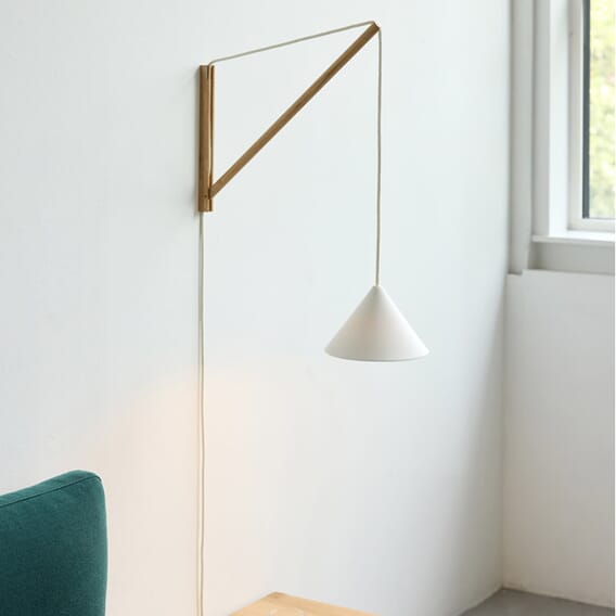 Suspended Vegglampe i  eikhvit (9).jpg