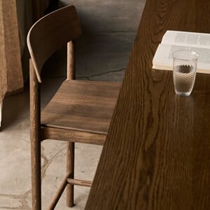 Betty Barstol TK13 Røkt Eik