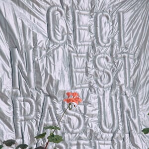 Veggkunst  'Ceci n'est pas un hôtel'  (2).jpg