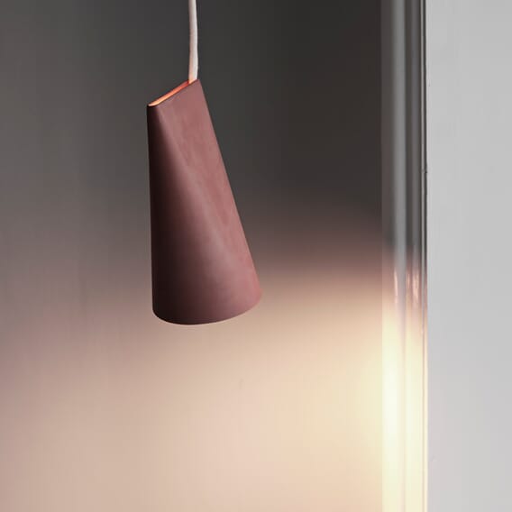 MOEBE_Ceramic-Pendant_IC_Narrow_Terracotta_High-Res_02.jpg