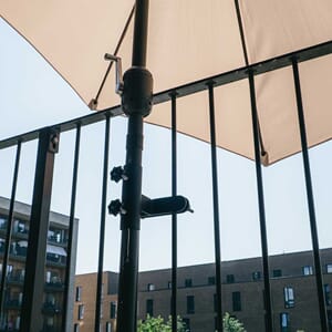 Parasollholder til balkong