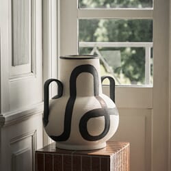 Trace Vase Off White