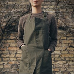 fermLIVING_SS23_BarkGardenApron_1104267578_01.jpg