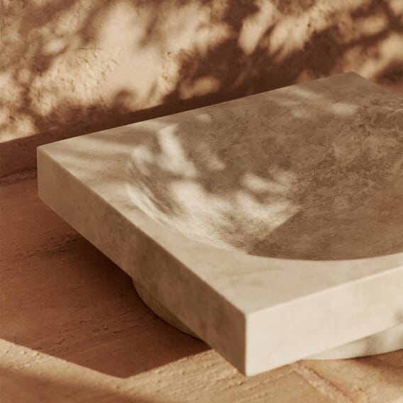 FermLiving_SS25_HewLowCentrepiece_Travertine_1104271230_2.jpg