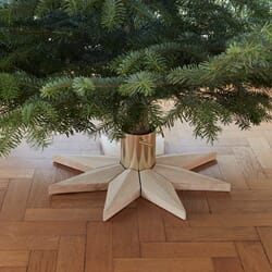 1986045_Stella_Christmas_Tree_Base,_Oak_M.jpg