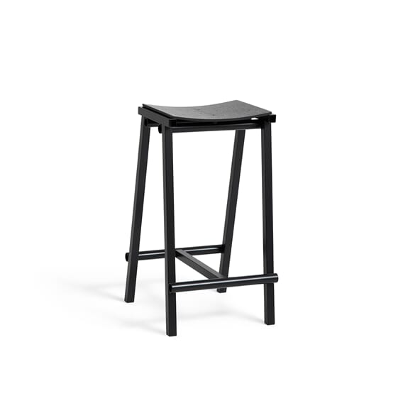 AE436-A400_Taburete_8_Bar_Stool_H65_black_wb_lacquered_oak_veneer_seat_black_powder_coated_base.jpg