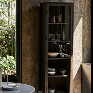 Skap og hyller til stue