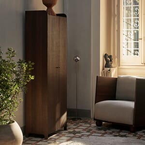 fermLIVING_SS23_SillCupboard_1104266444_RumLoungeChair_1104267723_image_01.jpg