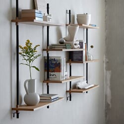MOEBE_Wall-Shelving_IC_Oak_High-Res_06.jpg