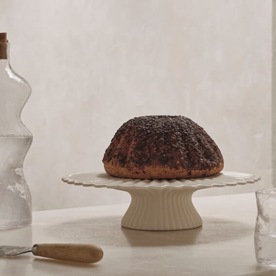 fermLIVING_AW24_FountainCakeStand_Off-white_1104269922.jpg