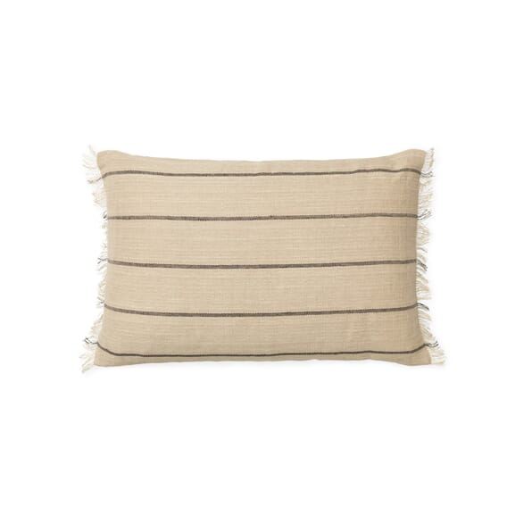 fermLIVING_AW23_1104267925_CalmCushionRectangular_CamelBlack_01_1.jpg