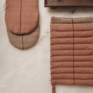 fermLIVING_AW24_ItoOvenMitt_Hazel_1104270144_ItoPotHolder_SetOf2_HazeL_1104270143 (2).jpg