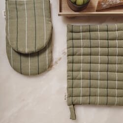fermLIVING_AW24_ItoOvenMitt_Seaweed_1104270145_ItoPotHolder_SetOf2_1104270143 (3)01.jpg