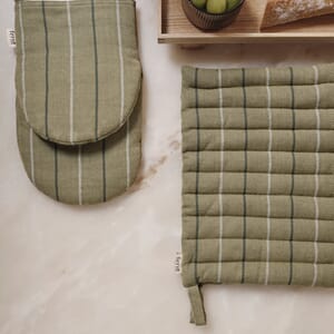 fermLIVING_AW24_ItoOvenMitt_Seaweed_1104270145_ItoPotHolder_SetOf2_1104270143 (3)01.jpg