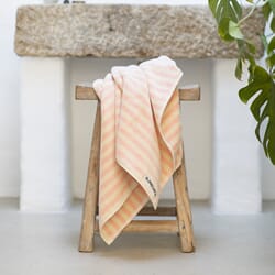 Naram Bath Sheet, tropical & creme_lifestyle1.jpg